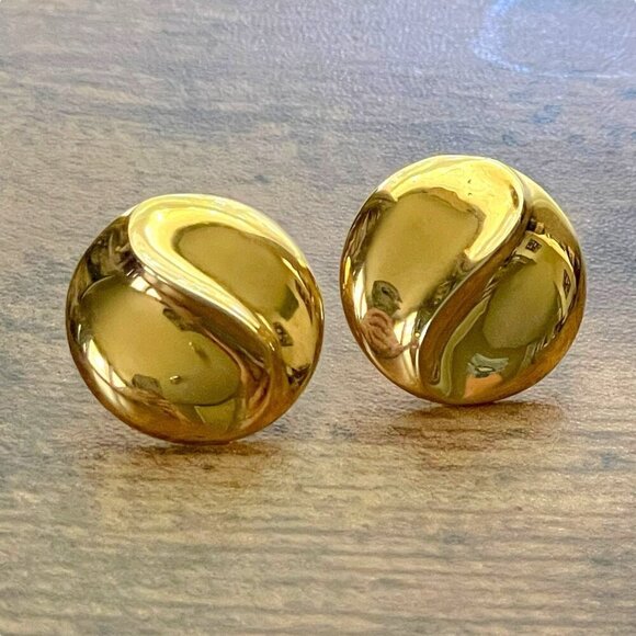 Vintage 1980s Trifari Earrings Gold Tone Swirl Button Post Back Signed Old Money - Picture 6 of 10